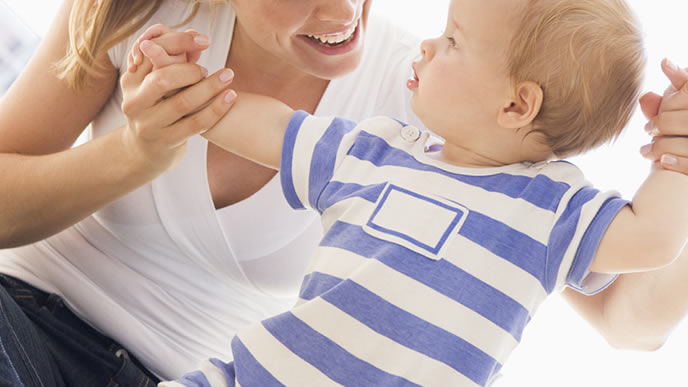 つかまり立ちはいつから？はじまる時期や練習方法を解説PINTOスタジオアリス