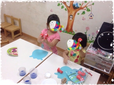 金魚の製作を手形で！ 作り方は？保育士の製作アレンジ例も