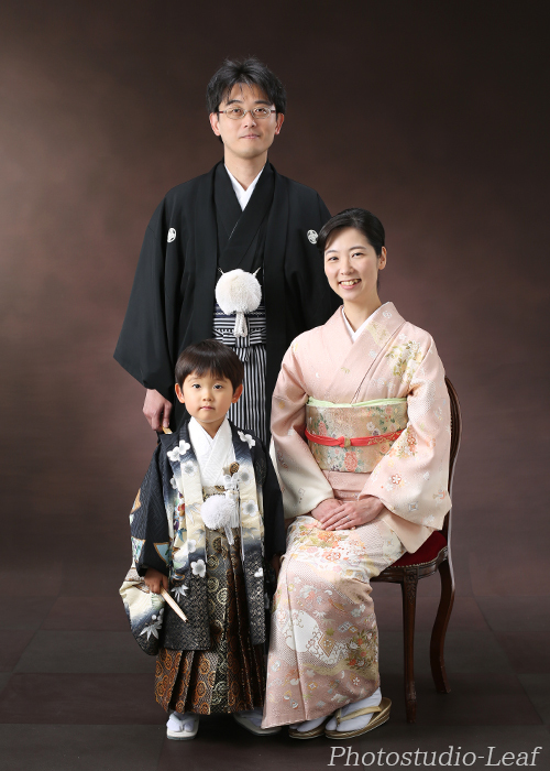 着物を着て家族撮影 写真館七五三の写真撮影大阪・京都・四日市・奈良・兵庫の写真スタジオなら「ファーストステージ」