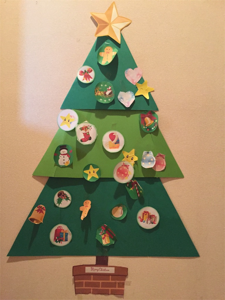 手作りの卓上立体ツリー〜自由な飾り付けや組み立てが楽しいクリスマス製作遊び〜保育と遊びのプラットフォーム ほいくる