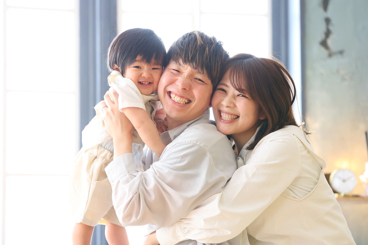 後ろからハグする男性の気持ちとは？かわいい反応や自分からハグするコツも紹介！ - Peachy ピーチィ- ライブドアニュース