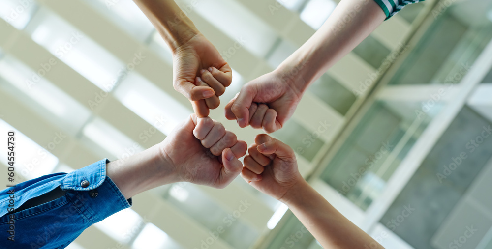 グータッチイラスト無料イラスト・フリー素材なら「イラストAC」