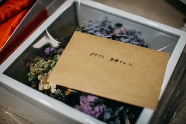 花嫁の手紙を全文掲載！16人の花嫁さまが結婚式で読んだ例文集アンシェウェディング