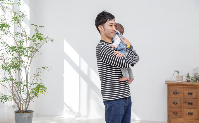 正しい子どもの抱っこの仕方とは？ 安全かつ楽な姿勢で行うためのポイントと注意点ベネッセ教育情報サイト