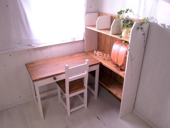 ニトリ』で子供部屋をすっきり見せるコーディネート術をリサーチ！ベッドも机も収納も！HugKum はぐくむ