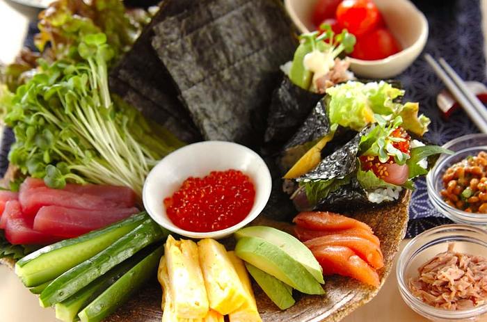 食卓をわいわい囲んでおもてなし♪みんなで作って楽しい「パーティーレシピ」キナリノ