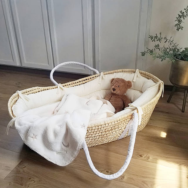 AmazonSUNHOOベビーバスケット かご 手作りベビーバスケット 赤ちゃん 退院 ゆりかご 添い寝ベッド クーファン クーハンバスケットソリッドパインブラケット+綿100％キルトマットレス多機能使用クーファンベビー＆マタニティ 通販