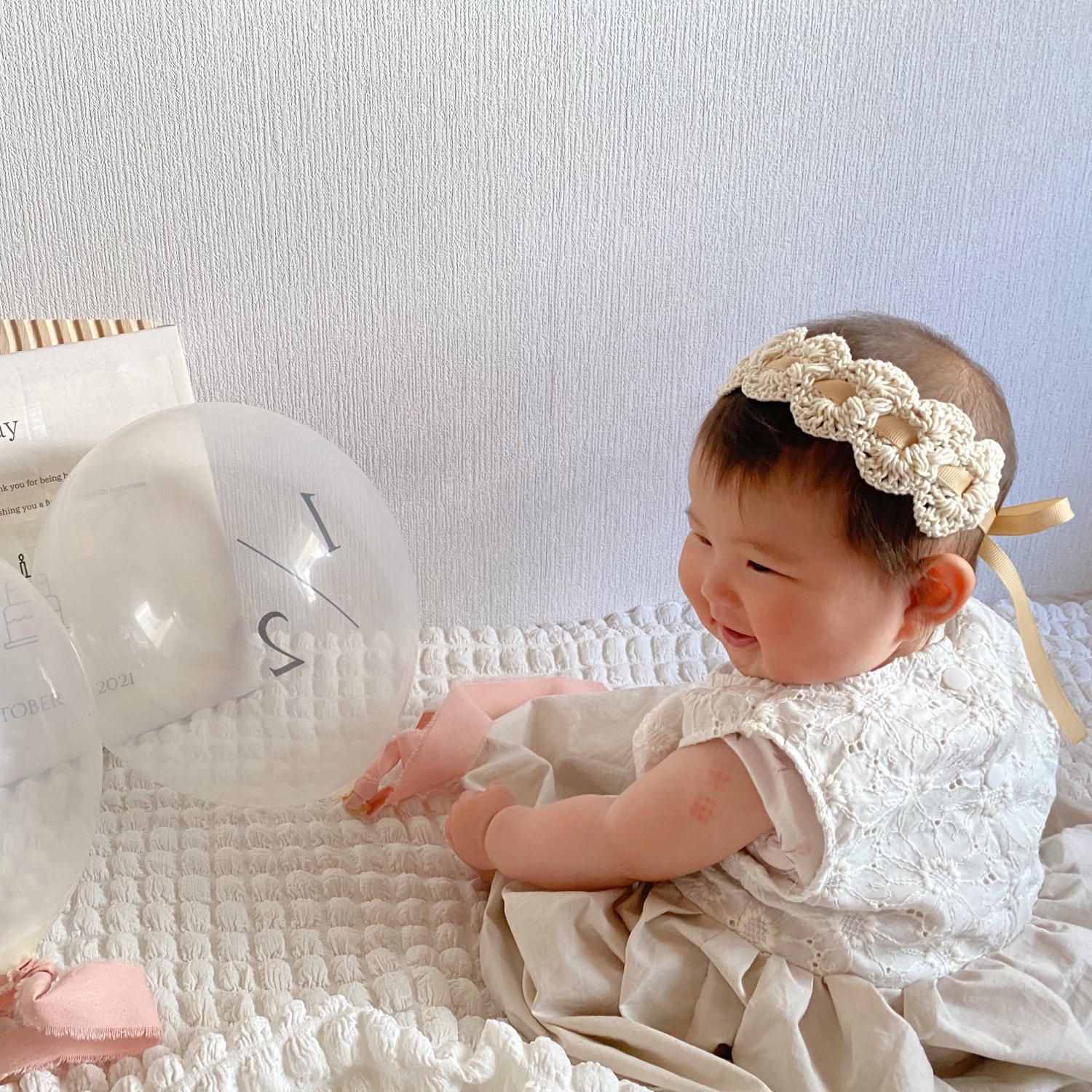 ベビークリスマスヘッドバンド:かぎ針編みの赤いホリデーフラワー - Etsy 日本