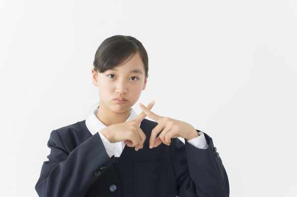 卒業アルバムは歯を出して笑うか歯を出さないどちらがいいと思いますか？ - Yahoo!知恵袋