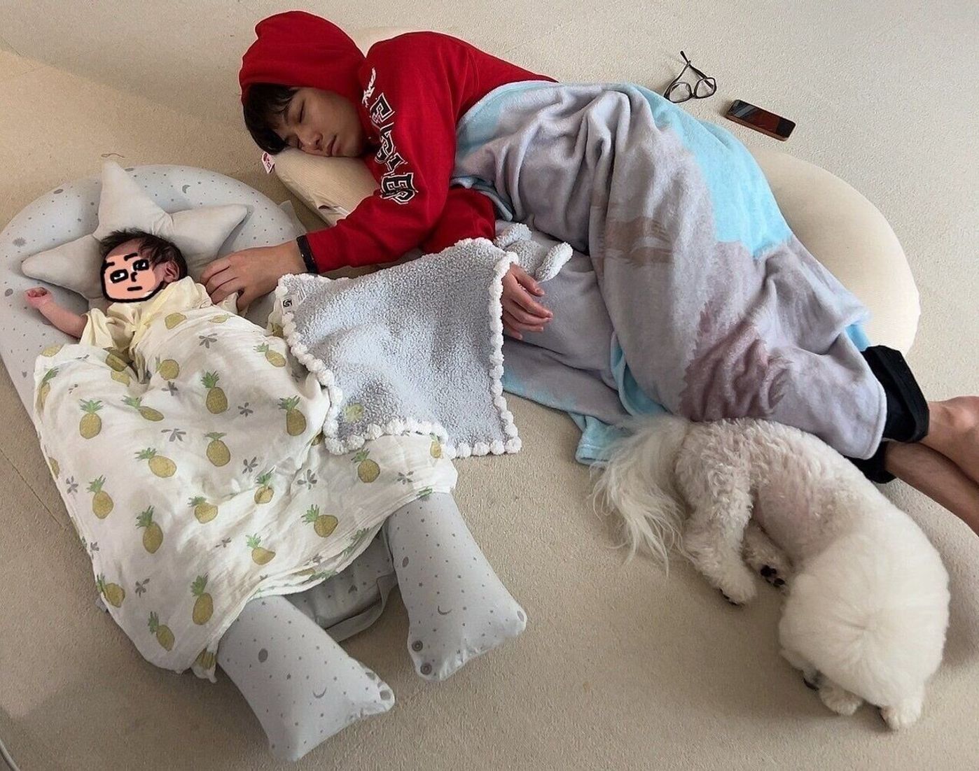 本日のわたしのメインチャンネルで公開した動画はみなさまへのお願いの動画になります。昨年、私達の間に産まれた長男は、遺伝子疾患である接合部型表皮水疱症という病気であることがわかりました。表皮水疱症という病気はその中でも様々な型があり、軽度なものから致死