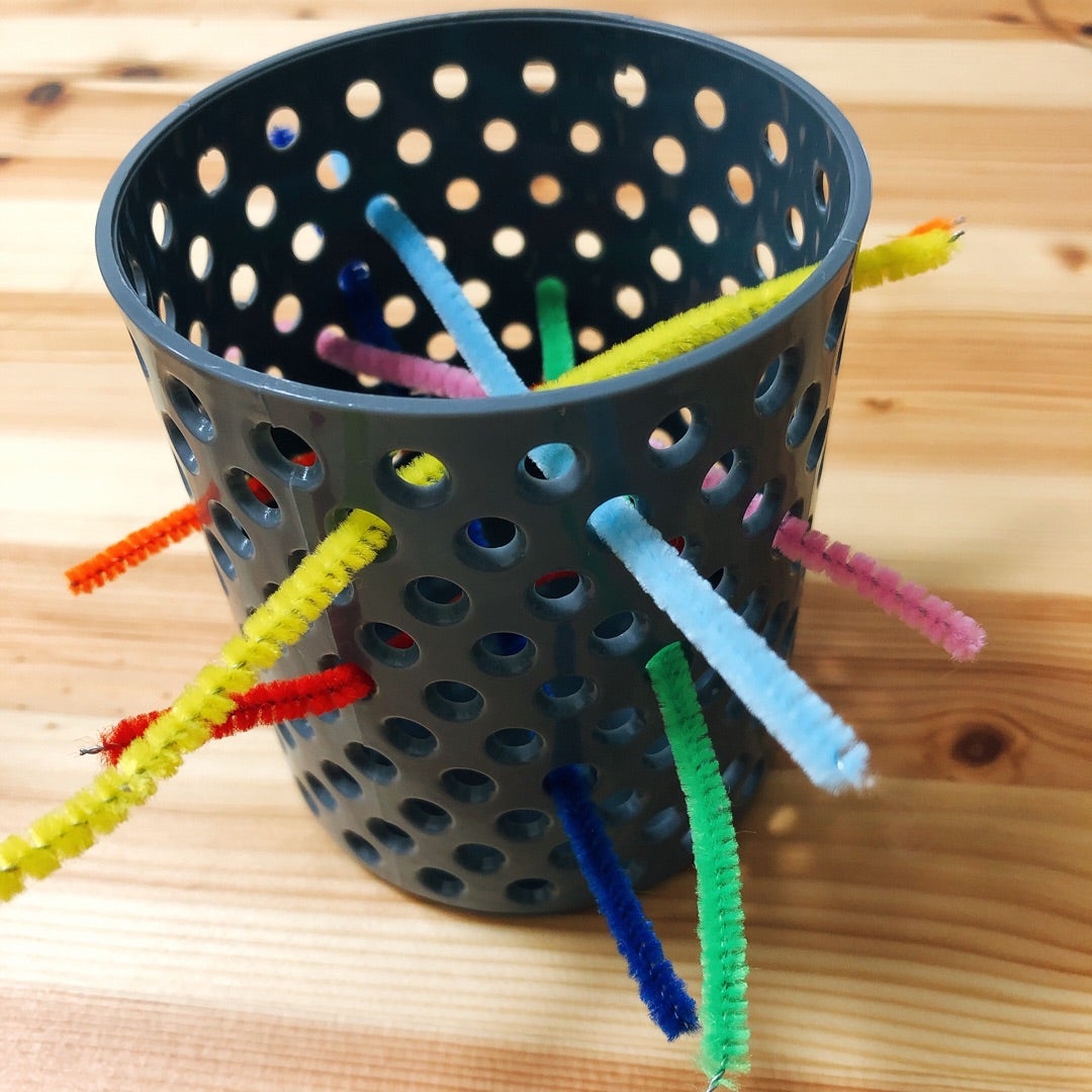 磁石とモールのおもちゃ2 , 🎥作り方のYou Tubeのリンクをプロフィールに載せています。, 作品No.142です。,よろしければ、ご視聴頂けると嬉しいです🙇‍♀️, モールでカタツムリのおもちゃを作ってみませんか!?,モールは自由に形を変えられるので、お子さんと一緒にカタツムリを作ったり、見ているだけでも面白いと思います🐌,好きな色で作るとオリジナルの作品となり愛着も湧いてきます。,