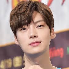 あなたの推しは?最旬23人の「韓国イケメン俳優図鑑」 – STORYストーリィオフィシャルサイト