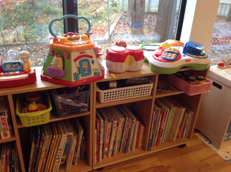 おもちゃの片づけ新常識！？建材で楽しく「隠す・飾る」片付け方。建材ダイジェスト