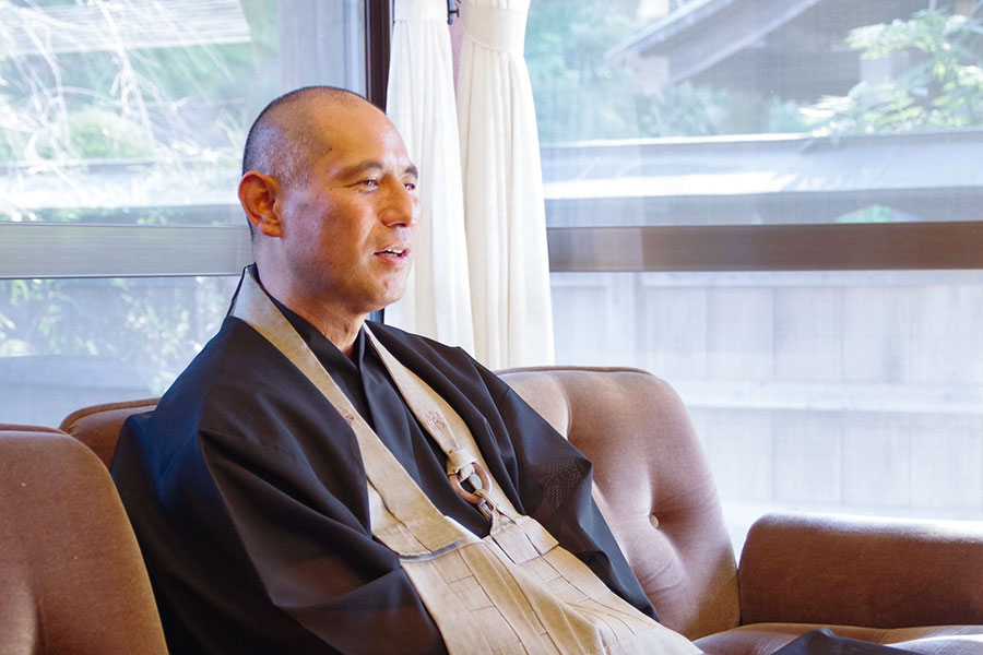 デカローソク２年ぶりにともす 高岡・勝興寺で御正忌報恩講、親鸞の遺徳しのぶ北日本新聞webunプラス