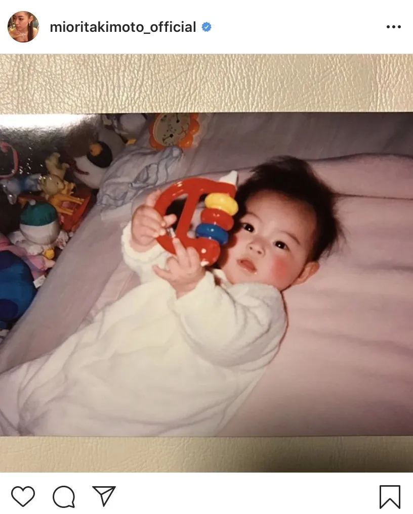 お目がくりくり可愛いベビ