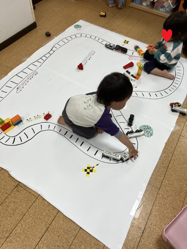 雨の日には・ 2歳児ひよこ組幼保連携型認定こども園進徳幼稚園