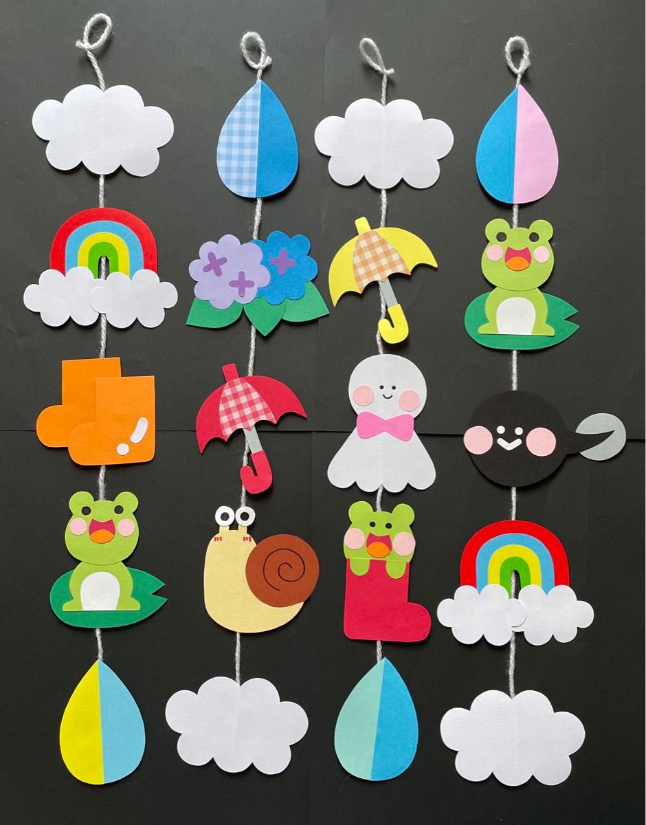 梅雨の吊るし飾り☂️ 保育 保育士 保育園 幼稚園 梅雨飾り 6月飾り 6月壁面 梅雨壁面 保育室 保育室飾り 吊るし飾り 保育室環境保育室吊るし飾り 3歳児クラス 4歳児クラス 5歳児クラス 年少さん 年中さん 年長さん 画用紙 手作り 壁面飾り