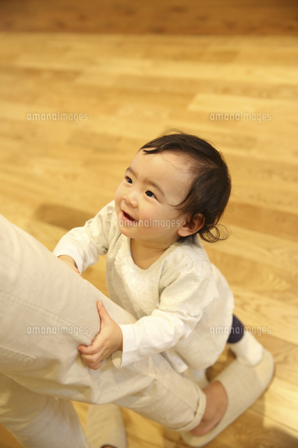 赤ちゃんの足つかみはいつから？寝返り・おすわりの頃 生後5～7ヶ月頃の赤ちゃんはじめての妊娠・育児情報サイトピジョンインフォ