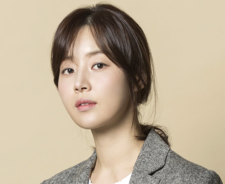 女優ハン・ジヘ、育児奮闘中”メンタル崩壊”ママも写真は笑顔で 娘ユンスルちゃんの1歳の誕生日記念撮影現場公開wowKorea ワウコリア