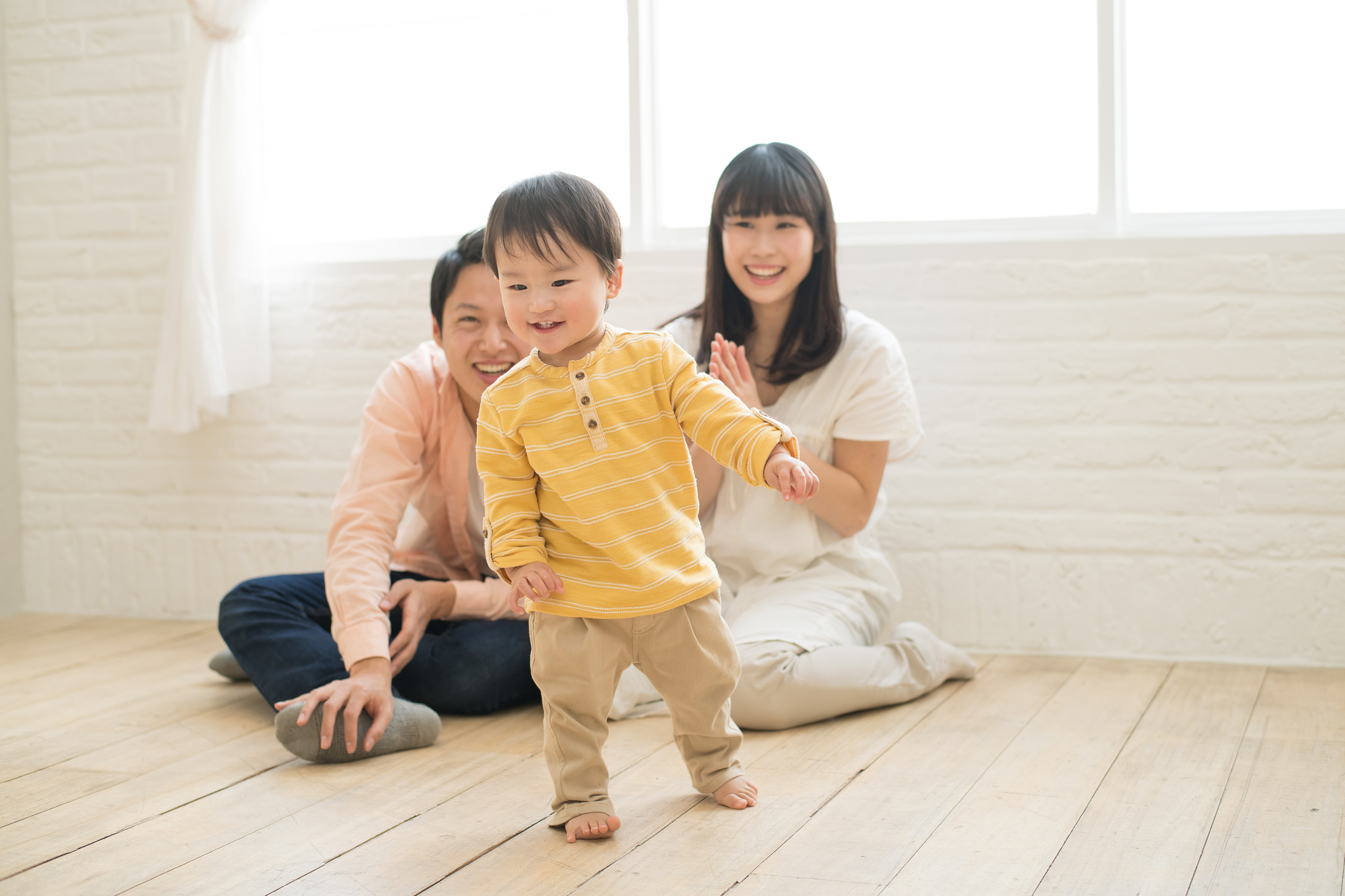 1歳でつかまり立ちをしないとリハビリ通いも！？ 運動発達が遅いわが子がつかまり立ちできるまで 体験談 たまひよ