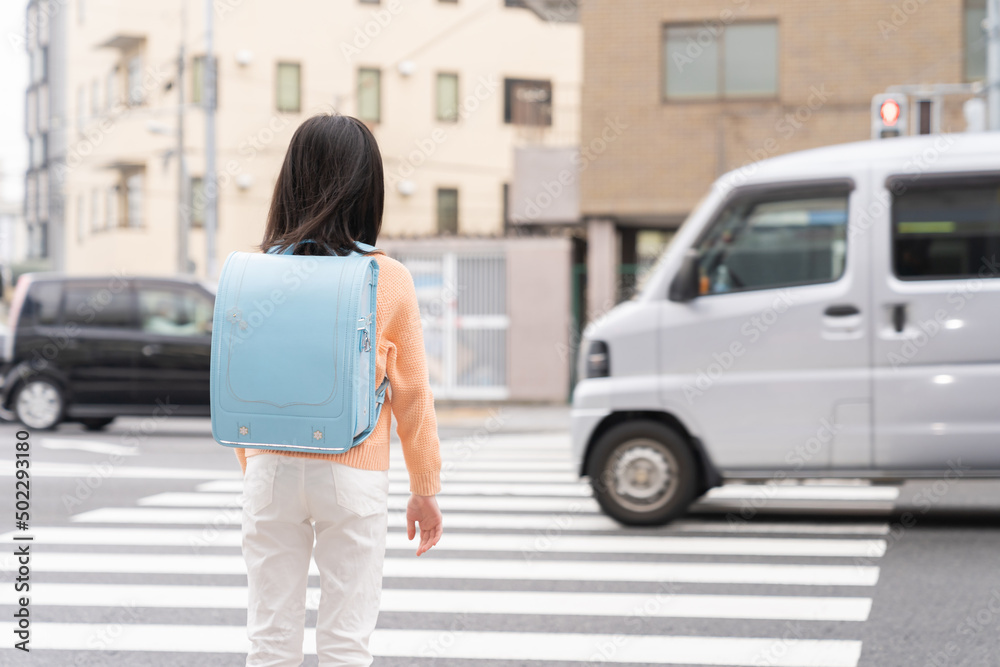 桜の下でランドセルを背負う女の子の後ろ姿 - No: 23726837写真素材なら「写真AC」無料 フリー ダウンロードOK