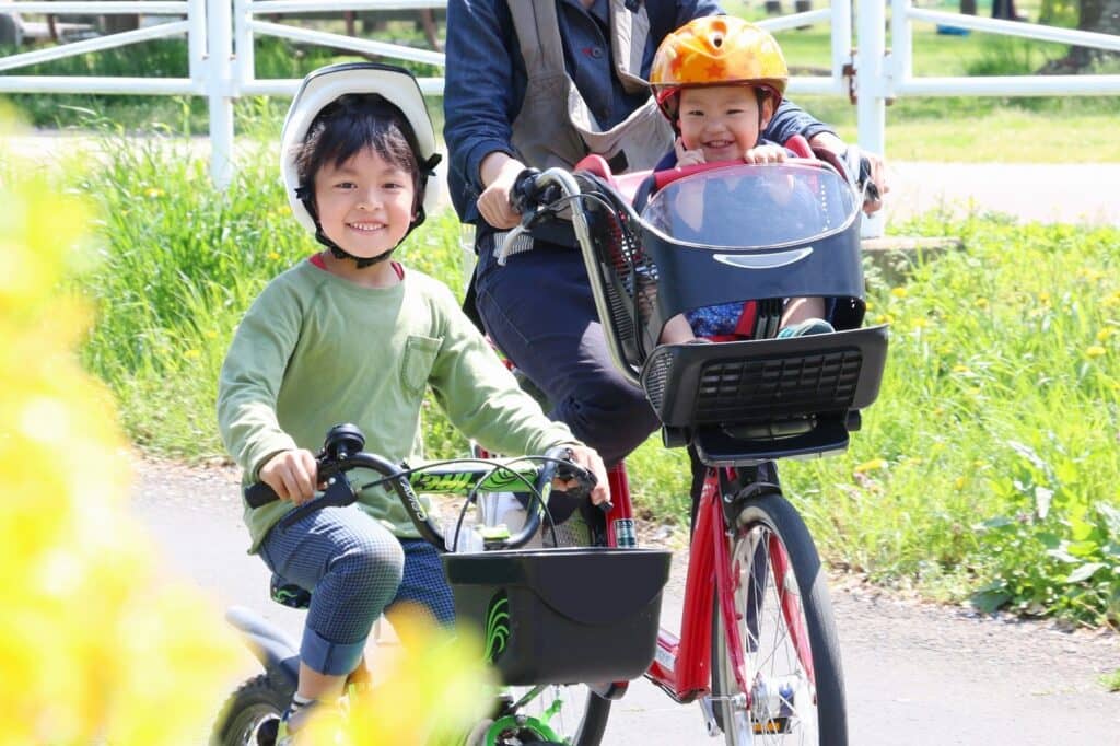 特別価格ヘルメット 子供 自転車 キッズ 義務化 子供用ヘルメット 小学生 ジュニア 軽量 スケボー キックボード 一輪車 アウトドア - メルカリ