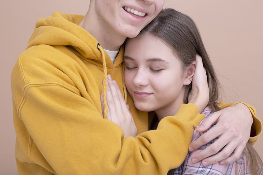 カップルでするハグの効果とは？ハグの種類や注意点も解説 - ENSPORTS magazine