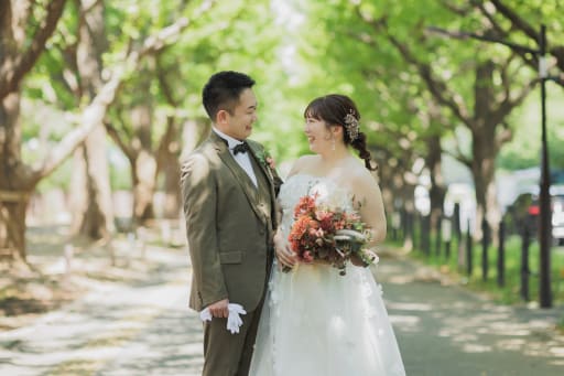 外苑前銀杏並木で撮るウェディング写真。東京表参道の結婚写真専門スタジオウェディングアベニュ
