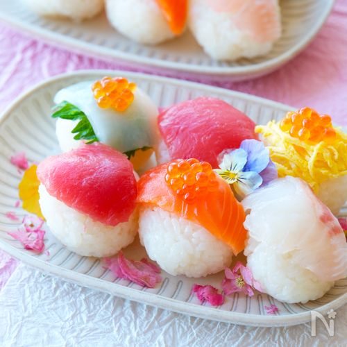 女の子が喜ぶひな祭り☆雛まつりは、人気の手まり寿司で彩りよく見せる