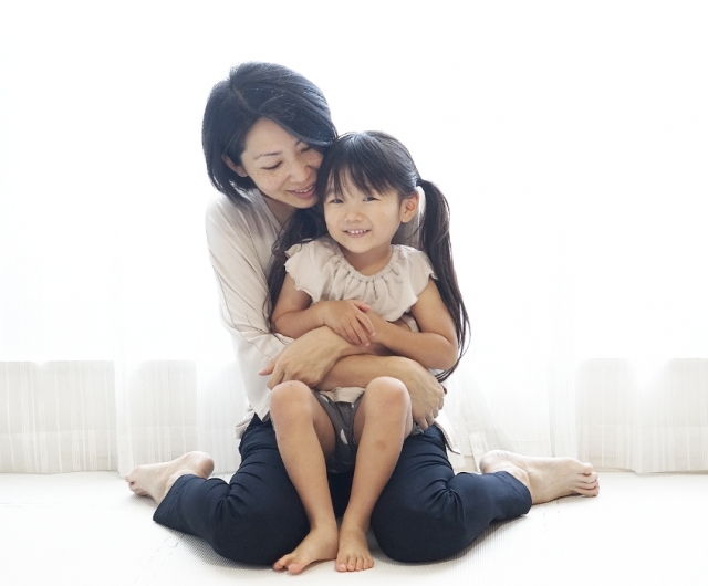 後ろ抱きイラスト無料イラスト・フリー素材なら「イラストAC」