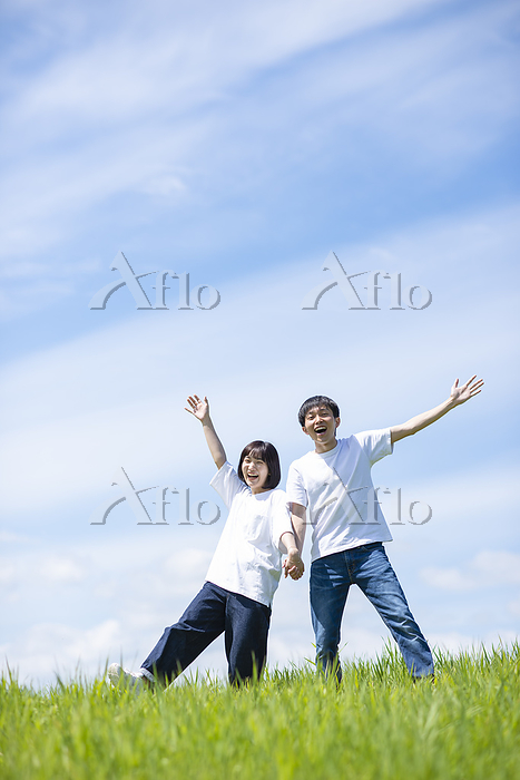 カップルでハートのポーズをしている男女のイラストのイラスト素材90586524- PIXTA