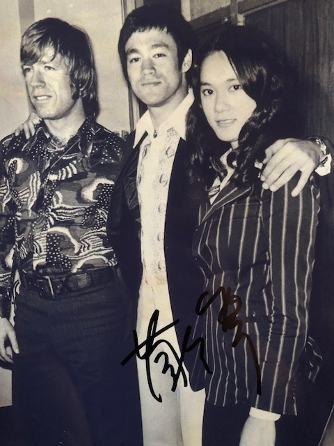 ノラ・ミャオ - SearchX