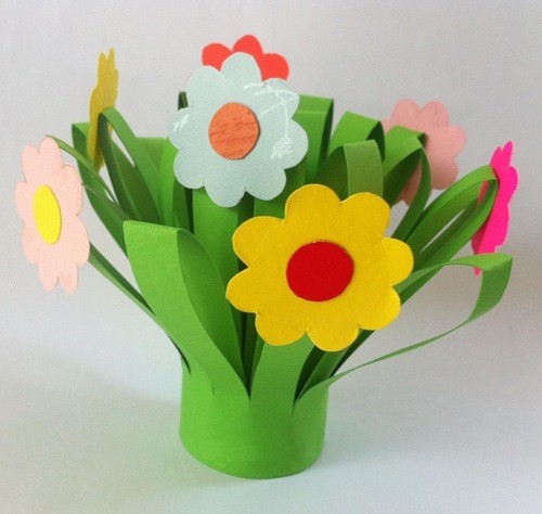 園舎からおめでとう🎉』 バースデープレゼント ＊ @kazuyo_uehara ＊幼稚園保育園幼稚園教諭保育士児童館保育所小学校教諭幼児教室保育科保育学生childminderkindergarten画用紙画用紙アート工作簡単工作ハンドメイド✂️バースデー