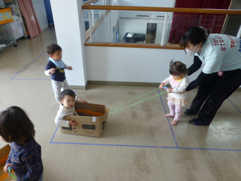 段ボールおもちゃで1歳の成長を応援！ 月例別 段ボールおもちゃ5選トイサブ︕タイムストイサブ