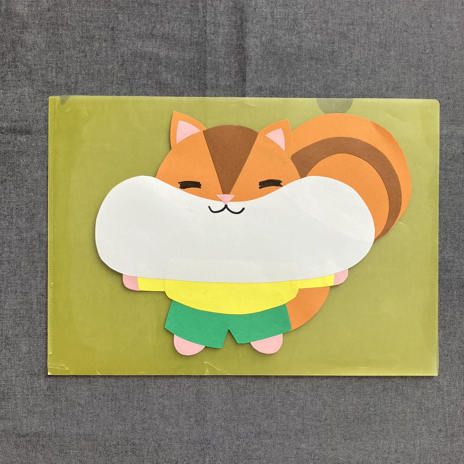 nakky_hoiku 食欲の秋🍂読書の秋📕✨ 大人気絵本のしろくまちゃんのほっとけーきを画用紙や絵の具で作ったよ🥞しろくまちゃんの気分や絵本の世界観を味わえると良いなぁ と思って、『フライパンでホットケーキを焼く』イメージを製作の中に取り入れてみました💡絵本の中