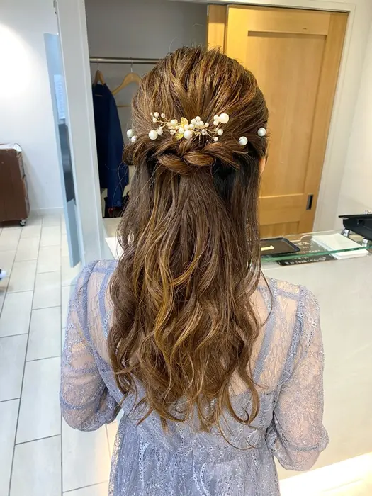 アップスタイルだけではない！髪をおろしたままでも美しい花嫁姿を叶えるコツ - ドレッシーズ