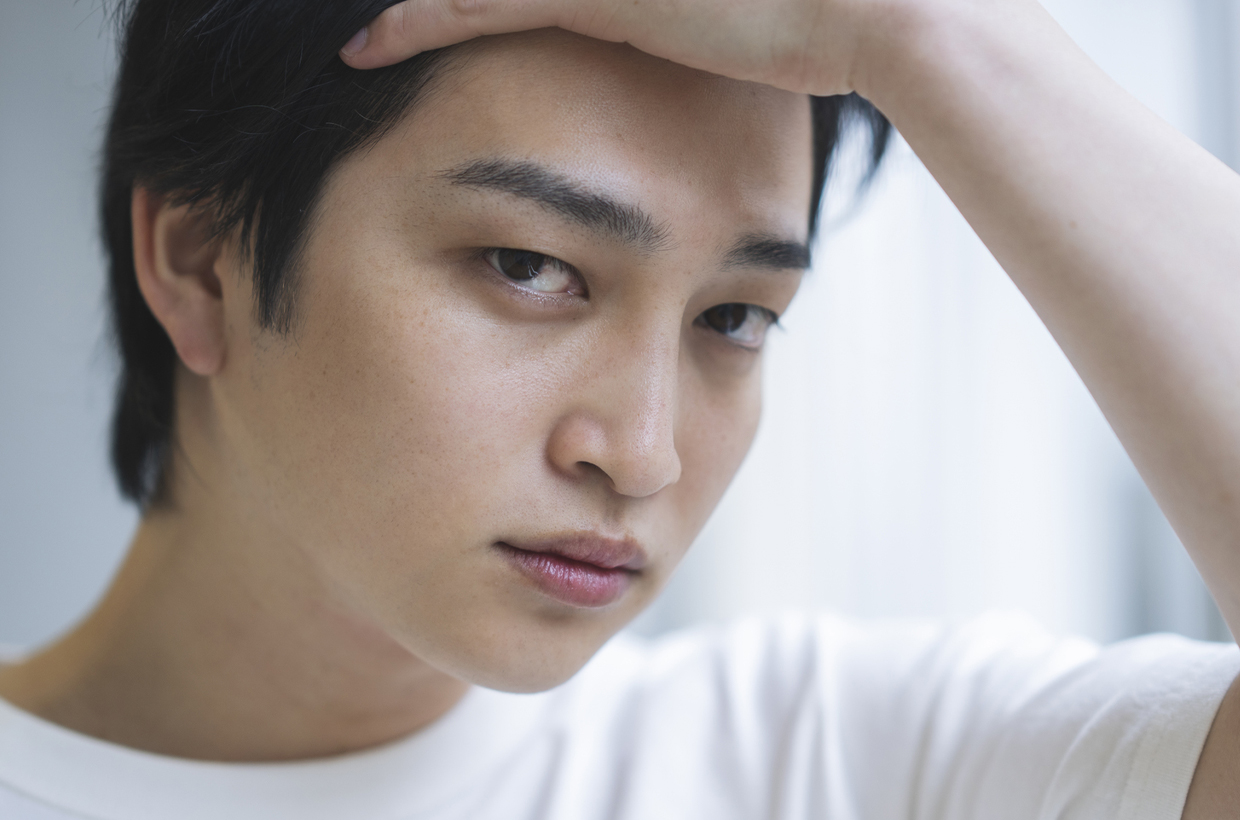 韓国メンズメイク 一重に悩むメンズ必見!イケてる韓国風目元の作り方