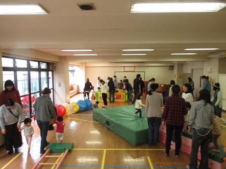 羽根木公園の迷路で鬼ごっこ。親子バトル