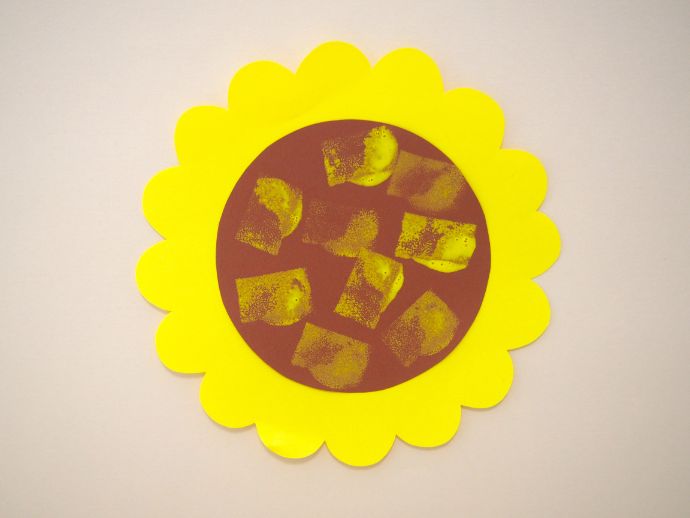 ひまわりの夏季の壁面製作アイデア ０歳児、１歳児男性保育士あつみ先生の保育日誌 おすすめ絵本と制作アイデア