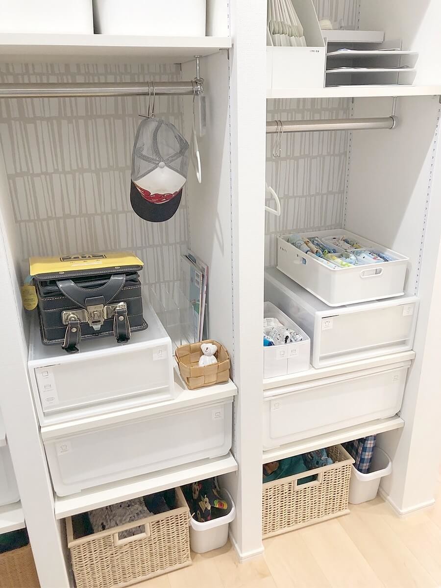 ✿ ⠀ ⠀ ⠀ ようやく整った2人分の 幼稚園用 お支度スペース𓅹 ⠀ 4月から 娘は年長さん、 息子は年少さんに🌱 ⠀ ⠀ ⠀ずっと学用品の収納に悩んでいて𓈒𓂂𓏸 ⠀ ようやくカラーボックス2つと ホームセンターで仕入れた天板を 組み合わせる形にまとまりました ˎˊ