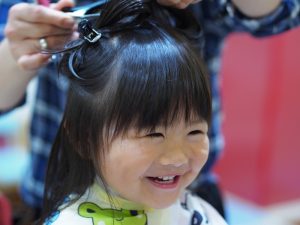 1歳児の上手な髪の毛の切り方って？安全なヘアカットの方法について - teniteo テニテオ