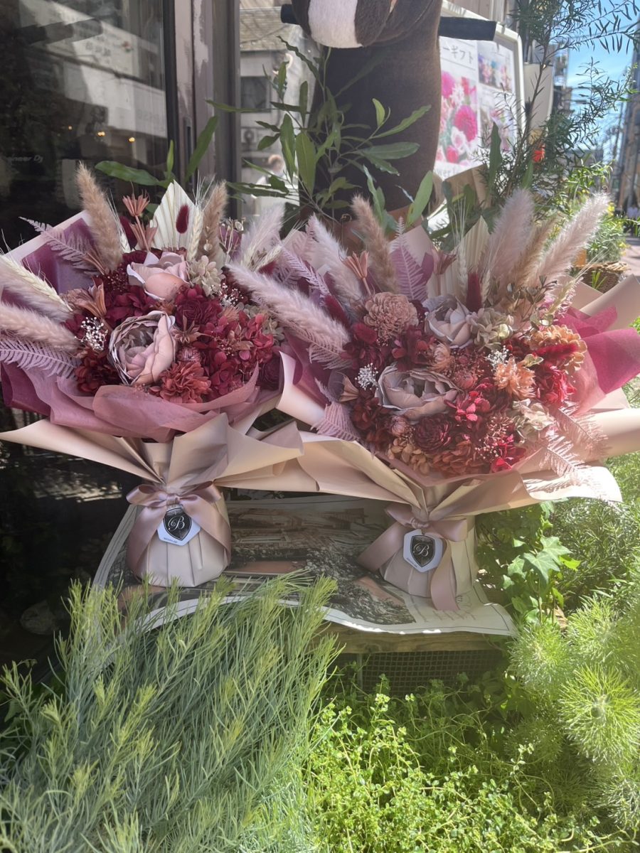 結婚式で両親に贈る花束の相場は5,000円！相場別のイメージや贈呈品も解説結婚披露宴の親ギフト