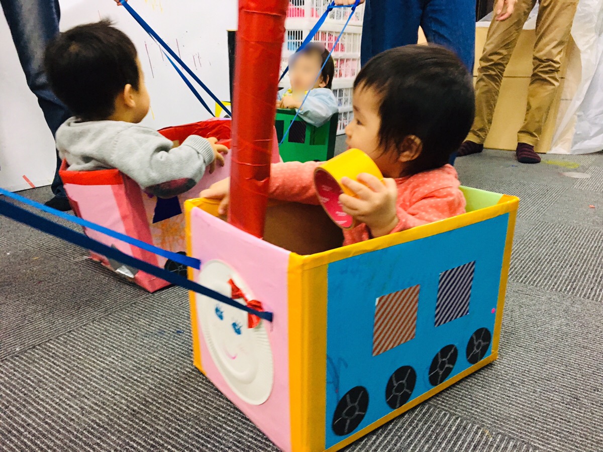 画像 みんなで電車ごっこをしています