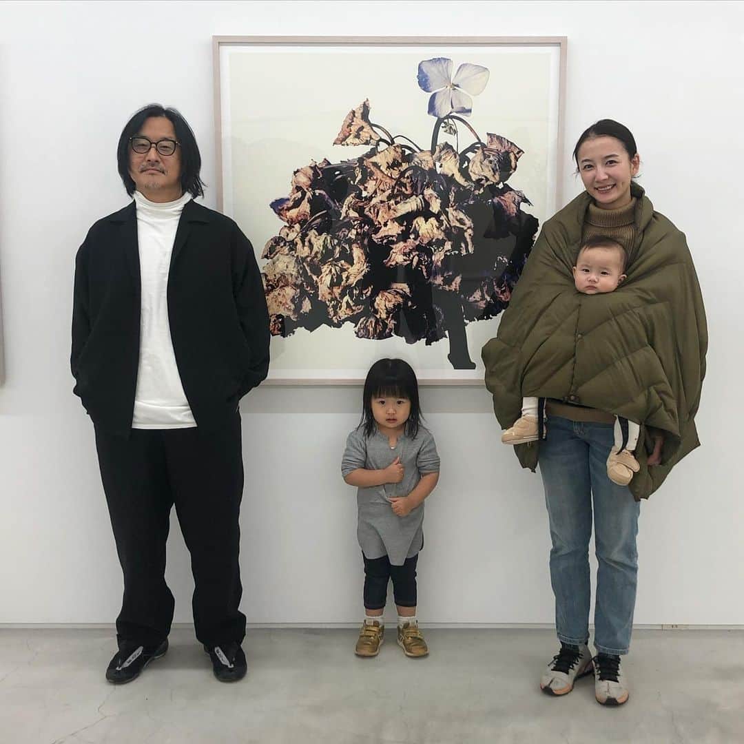 結婚記念日の朝に届いたお花🌼 ロマンチックな旦那さん 笑毎日が楽しくて、 充実していて、 話し合えば何でも解決できて、頼ることも頼られることもできて、 本当にいつもいつも笑っていられる。 毎日ありがとう‼️ 一緒に過ごす時間が長くなればなるほど幸福が増し