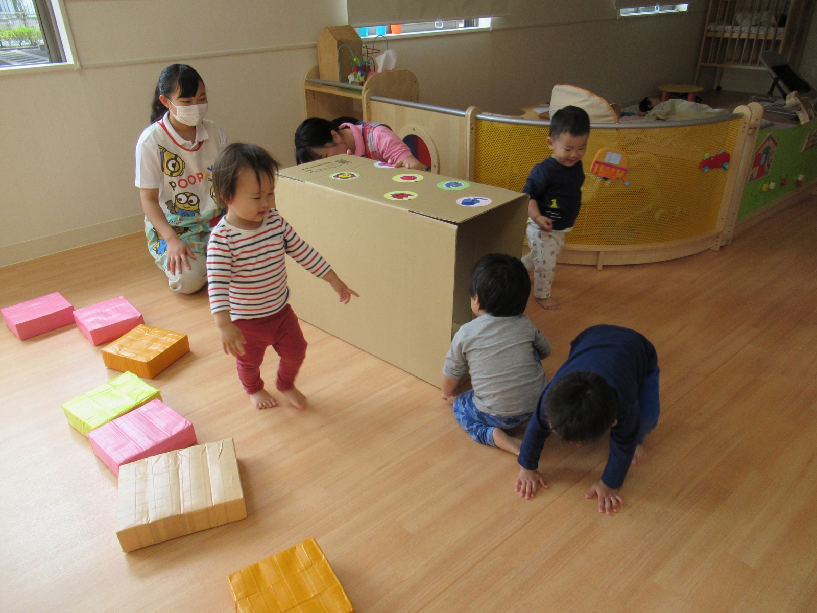 ダンボール遊び 1歳児 ねらいTikTok