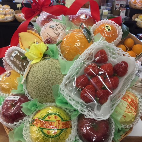 フルーツ ギフト くだもの 果物 詰め合わせ お祝 内祝い お見舞い 盛り合わせ季節の フルーツバスケット メロン入り