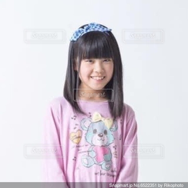 アニメ可愛い小学生女子イラスト・フリー素材なら「シンテリ」