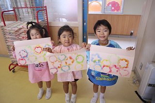 作品帳の表紙制作✂️ – 岸和田 のだくま保育園