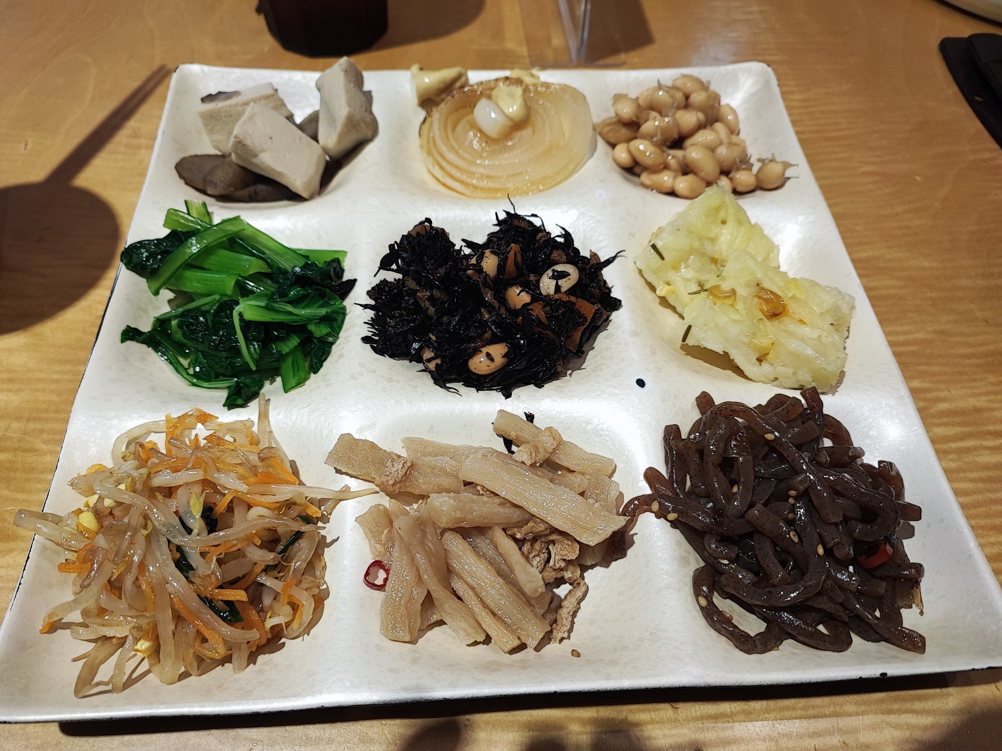 むせび泣く」の意味は？例文・類語や嬉しい感情にも使えるか解説TRANS.Biz