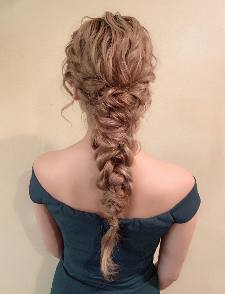 あえて巻かない」がおしゃれ。ひとつ結びがベースの花嫁ヘア13選ARCH DAYS